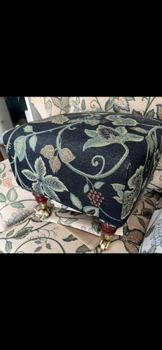 Footstool with victorian legs - with,
