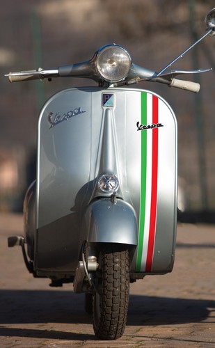 Italian flag front - front, fairing