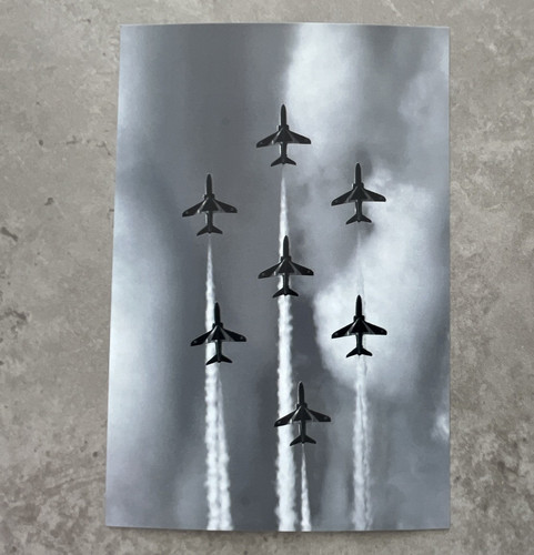 Black white red arrows - black,