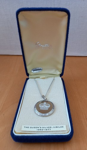 Stratton qeii silver jubilee - silver,