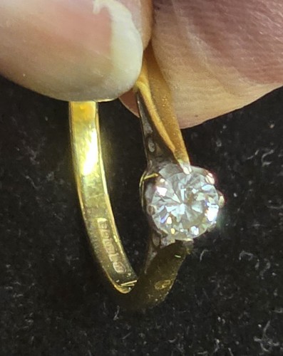 Lovely 18ct gold diamond - 18ct,