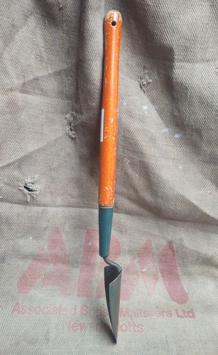 Vintage long garden trowel - long,