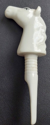 White horse vintage - white,