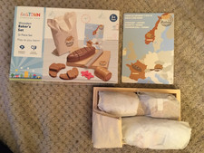 LITTLE TOWN WOODEN BAKER'S SET