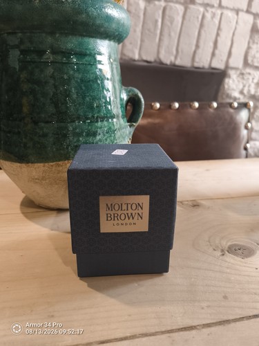 Molton brown candle - brown,