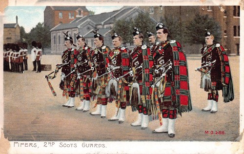 Pipers 2nd scots guards - pipers,