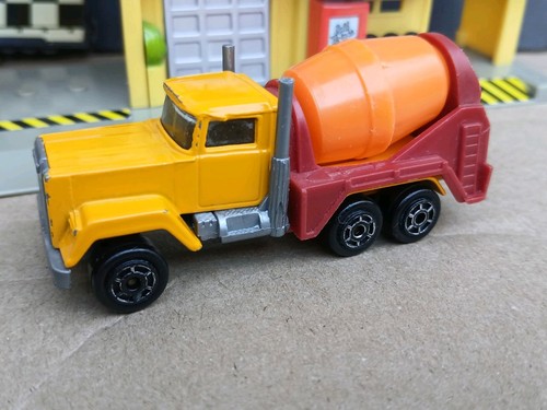 Majorette cement mixer truck - cement,