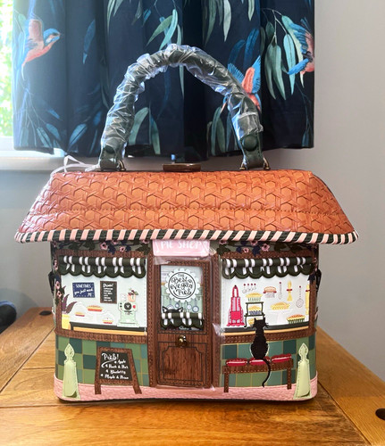 Vendula pie shop - grab, bnwt