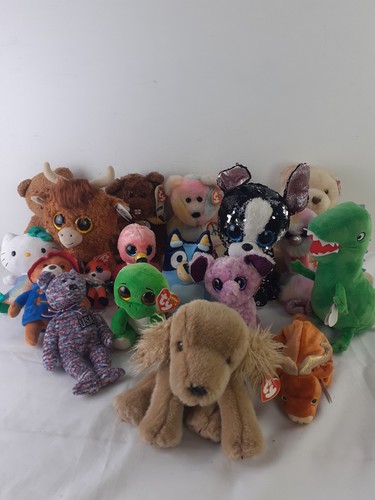 Large bundle beanies - of,