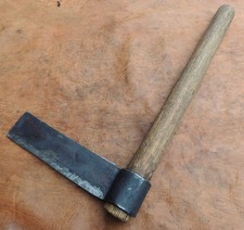 A small 7 inch Froe, Wood