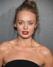 SEXY LAURA HADDOCK 8x10 PHOTO