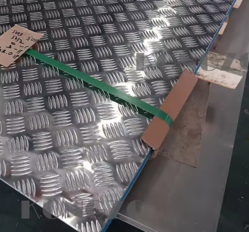 Aluminium chequer tread - aluminium,