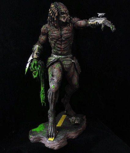 Predator sculpture statue - ,