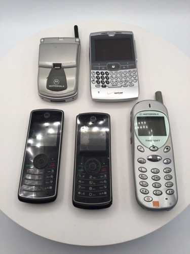 Lot motorola cell phones - cell,