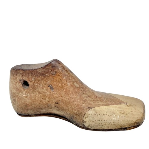 Vintage lasts wooden - vintage, tree