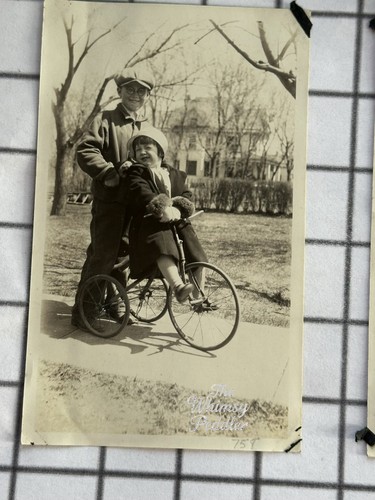 Vintage 1920s photo boy round - boy,