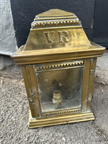 Reclaimed brass stable vr - stable,