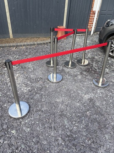 Black belt stanchion crowd - belt,
