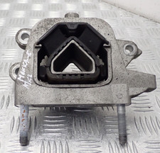 VAUXHALL MOKKA-E MK2 EV RIGHT SIDE ENGINE MOUNT BRACKET 9826533880