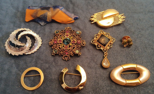 Lot brooches pins - 9,