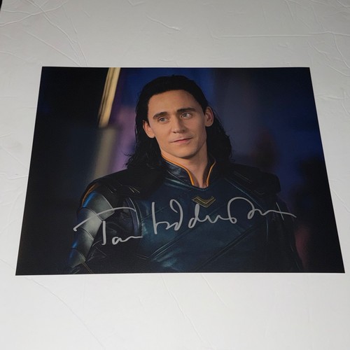 Tom hiddleston autographed - tom,