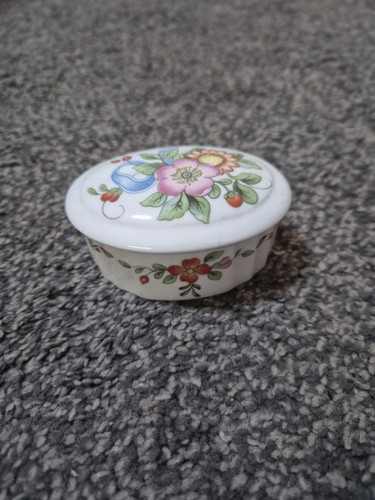 Very small wedgwood ribbon - very,