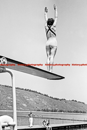 F000497 young woman a - a, on