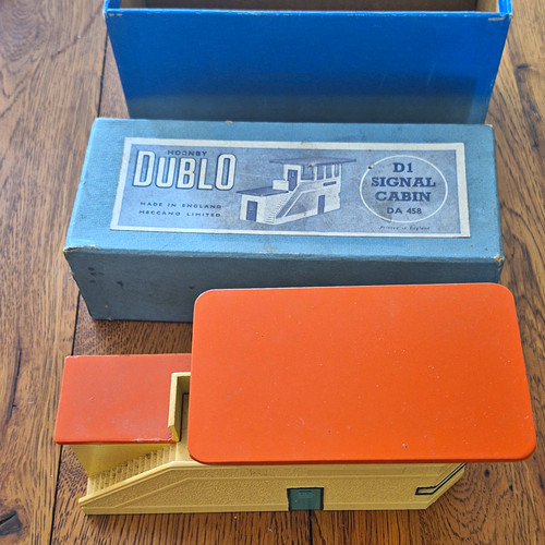 Hornby dublo signal cabin - d1,