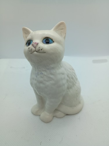 Vintage antique beswick - /,
