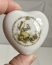 Vintage Hollie Hobby Style Heart teinket Box