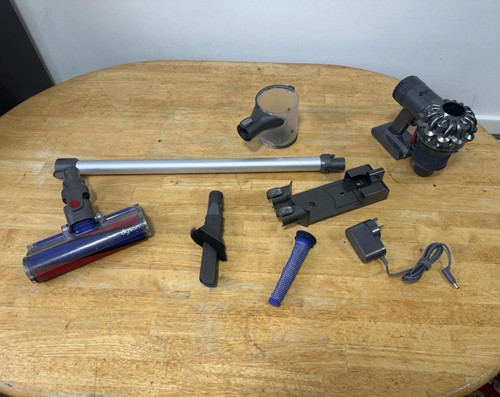 Dyson bagless cordless - dyson, v6