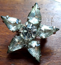 vintage clear rhinestone star flower silver tone brooch -648