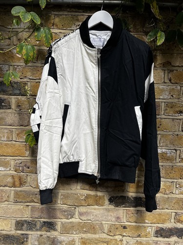 Very rare original versus - very,