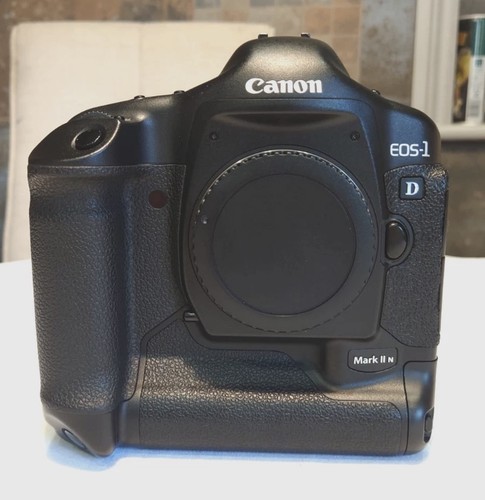 Canon mkiii camera body - n,