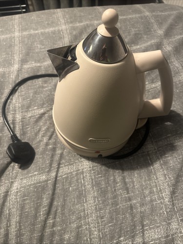 Delonghi kettle 3000w - 1.7l,