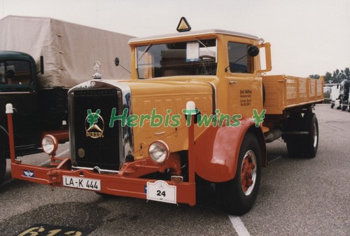 Original photo truck mercedes - photo,