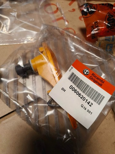Original 60620142 left - left, side