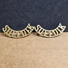 2 x British Army Brass Shoulder Badges The Suffolk Regiment