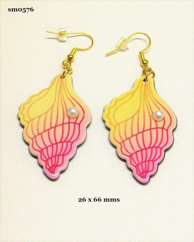 Acrylic earrings with conch - with,