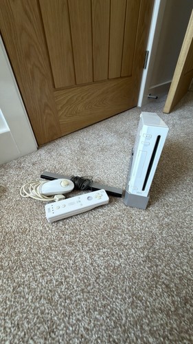 Nintendo wii white console - white,