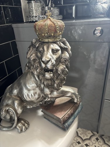 Porcelain large lion - porcelain,