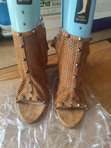 New sophie scarrott - sophie, suede