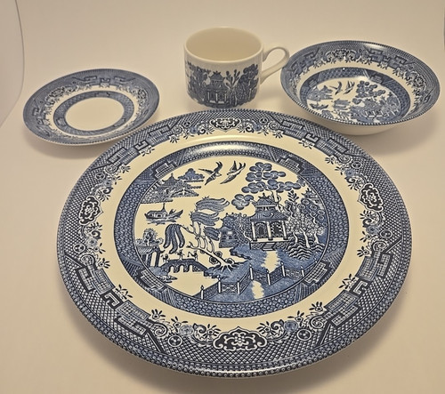 New blue willow dinner - blue,