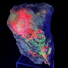 Fluorescent Tugtupite