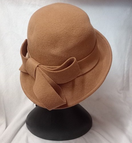 Bnwt cloche hat - (taylormia),