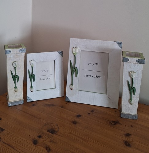 Tulip design photo - frames, 2
