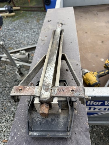Caravan stabiliser leg - stabiliser,
