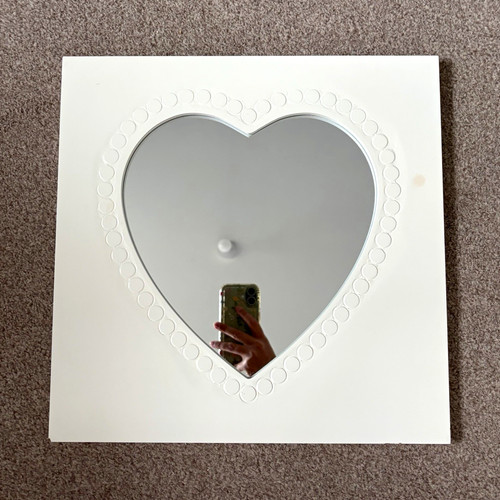 White wall mounted - white,
