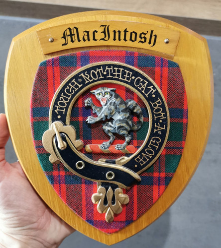 Macintosh clan name - clan, wooden