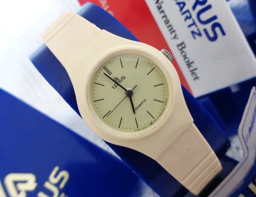Vintage lorus quartz girls - lorus,